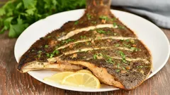 Pesce magro al forno, mai asciutto: 2 condimenti (burro aromatico o salsa aglio-senape)
