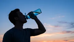 Disidratazione: 5 segnali che indicano che il corpo ha bisogno di acqua e cosa fare immediatamente