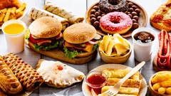 Pressione allo stomaco invece di benessere: 7 combinazioni tipiche di piatti da mensa, snack bar e casa